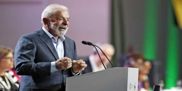 Lula mantém postura sobre Messias e desconsidera alerta emitido pelo Senado