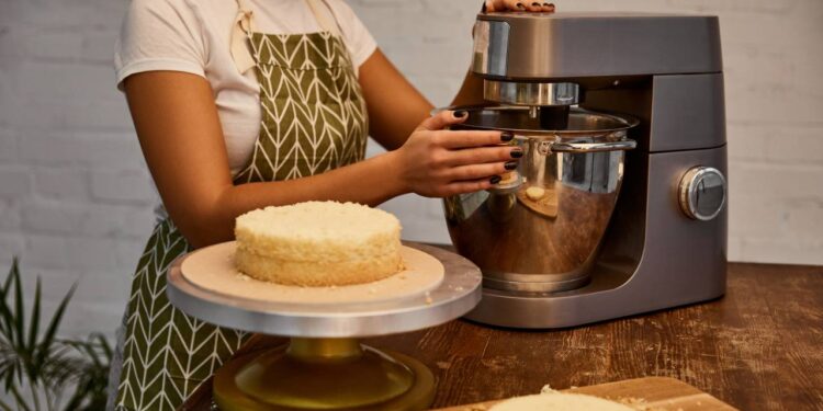 Top 3 batedeiras planetárias baratas para quem ama cozinhar em casa