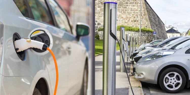 Furtos de cabos ameaçam o futuro dos carros elétricos (Créditos: depositphotos.com / kasto // Créditos: depositphotos.com / Sopotniccy)