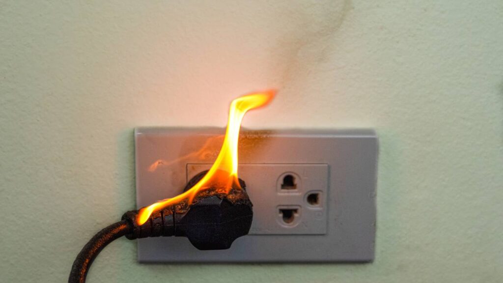 Desligar a antena de televisão durante tempestades e chuva e pode salvar a sua casa de incêndios