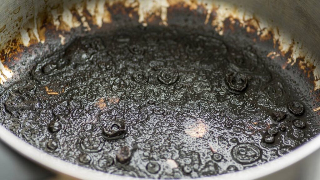 Adeus à panela queimada: os 4 truques que resgatam até o brilho antigo e energizam o ambiente