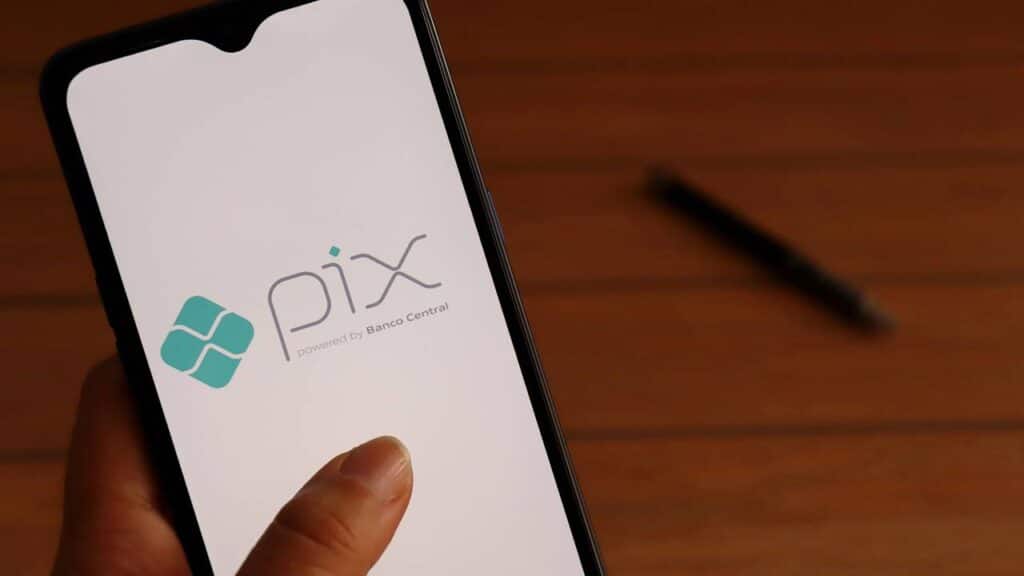 Aviso de 30/11 preocupa quem usa Pix na Caixa Econômica Federal e no Bradesco