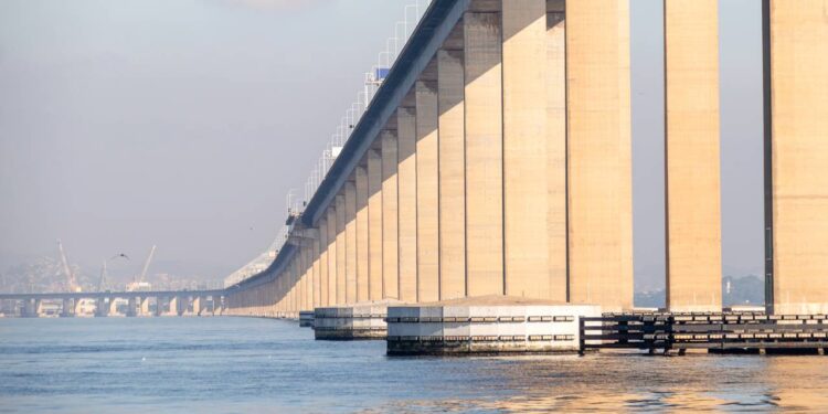 Ponte no Brasil chama atenção de estrangeiros por sua dimensão e tecnologia