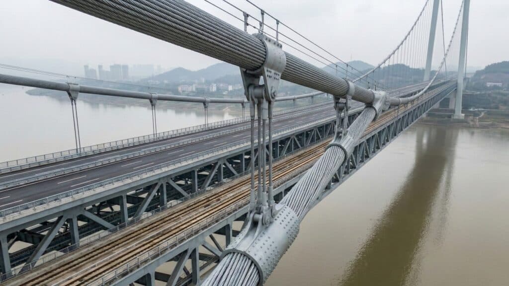Com 10 quilômetros de extensão, maior ponte suspensa do mundo é inaugurada com seis faixas e trilhos para alta velocidade