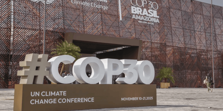 Polêmico deputado português debocha de Lula na COP30 e insinua roubo de carteira