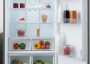 Você vai se surpreender com o que uma simples rolha pode fazer dentro da geladeira