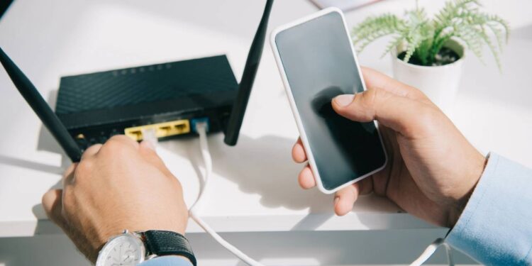 Sua rede WiFi pode estar em risco se você não checar isso no roteador