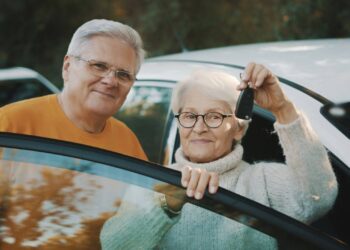 Nova lei garante desconto para idosos na compra de carro zero