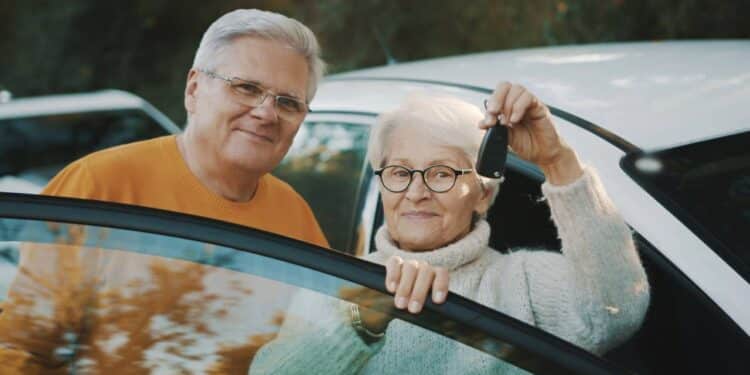 Nova lei garante desconto para idosos na compra de carro zero