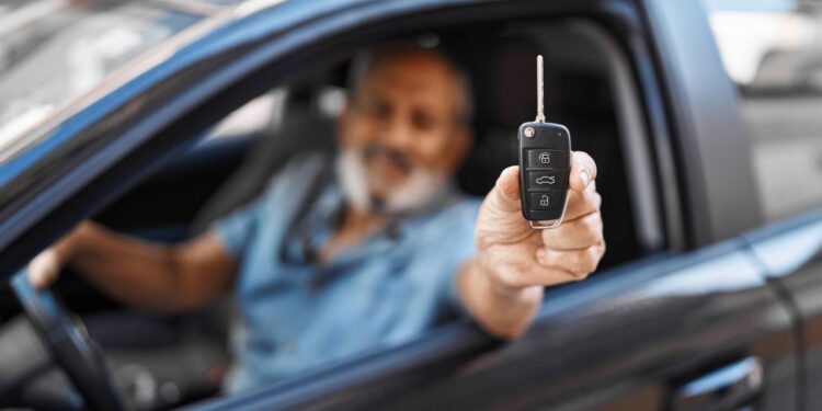 Projeto de lei garante abatimento no valor de veículos zero para idosos