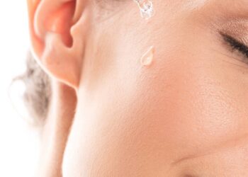 5 séruns de vitamina C que iluminam e uniformizam a pele madura