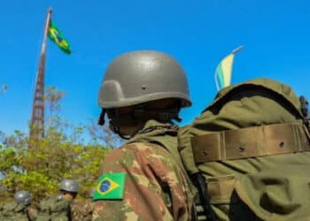 Exército brasileiro nega saber de presença de Maduro após pouso de aeronave na fronteira