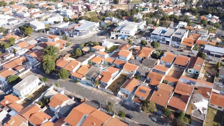 Valinhos, São Paulo – Conhecida por suas paisagens e tranquilidade, é o refúgio ideal para quem busca bem-estar - Créditos: YouTube @SkyDrone_Solutions