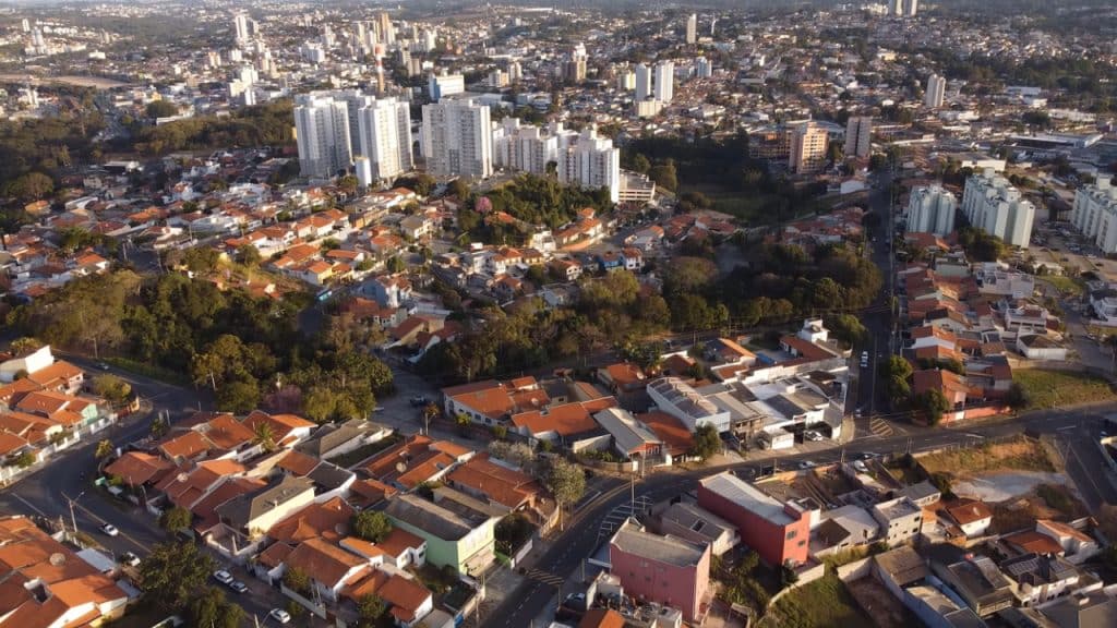 Valinhos, São Paulo – Conhecida por suas paisagens e tranquilidade, é o refúgio ideal para quem busca bem-estar - Créditos: YouTube @SkyDrone_Solutions