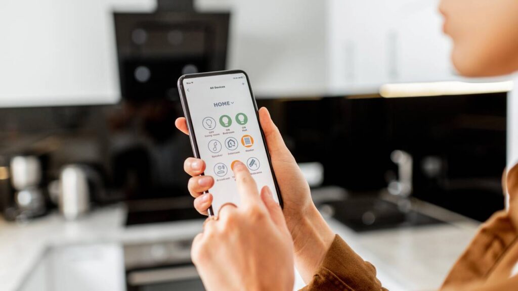 Dá para gastar bem menos energia na cozinha só mudando alguns hábitos simples