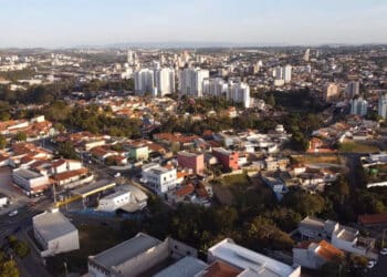 Valinhos, São Paulo – Conhecida por suas paisagens e tranquilidade, é o refúgio ideal para quem busca bem-estar - Créditos: YouTube @SkyDrone_Solutions