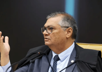 Dino confirma sessão extra do STF sobre prisão de Bolsonaro