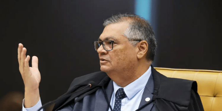 Dino confirma sessão extra do STF sobre prisão de Bolsonaro