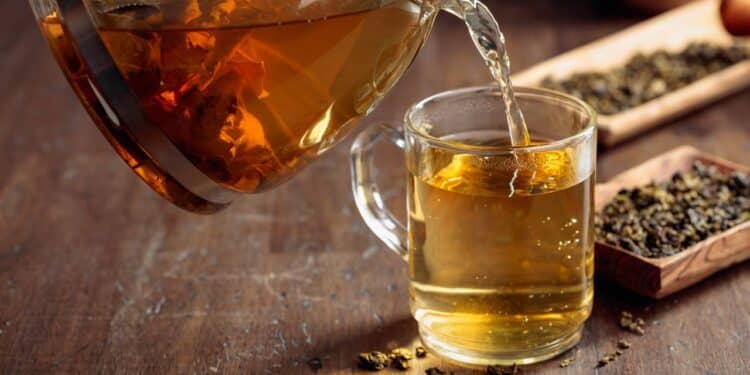 Chá de hortelã com alecrim alivia dores de cabeça graças a seus compostos analgésicos e anti-inflamatórios. // Créditos: depositphotos.com / igorr1