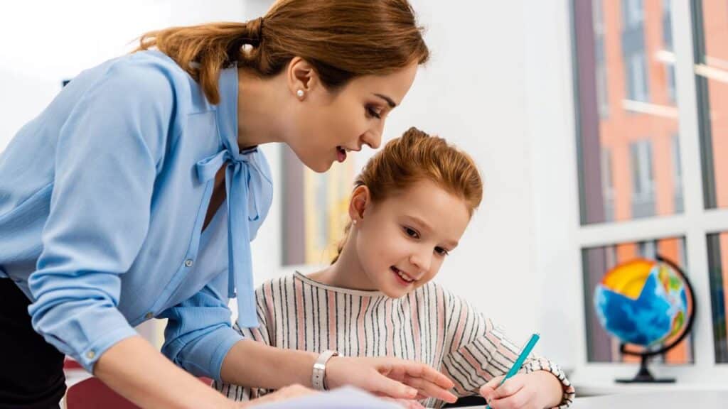 Proposta inédita prevê isenção total do Imposto de Renda para professores e educadores