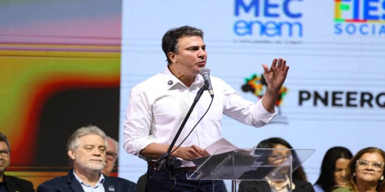 Deputado cobra ministro por questões do Enem envolvendo candomblé