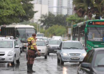 Nova regra de trânsito pode gerar despesa inesperada de quase R$ 3 mil para condutores em todo o Brasil