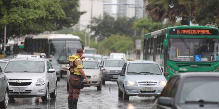 Nova regra de trânsito pode obrigar motoristas a desembolsar até R$ 3 mil em despesas extras com o veículo