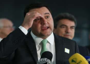 Ratinho Júnior decreta estado de calamidade pública em cidade atingida por tornado