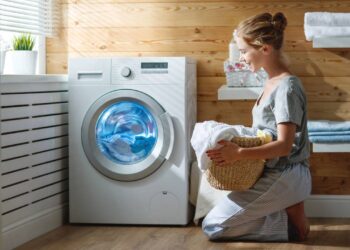 A mistura que todo mundo usa na máquina de lavar não funciona e ainda pode dar prejuízo
