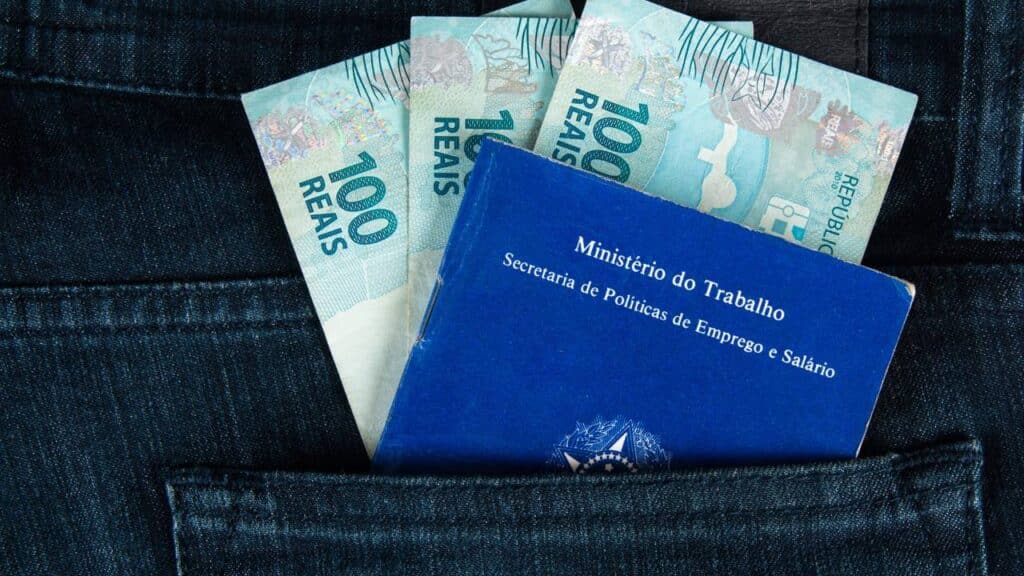 Nova lei estabelece remuneração mínima de R$ 1.984 para trabalhadores CLT
