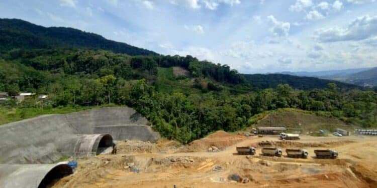 Obras de contorno de R$ 1 bilhão com túnel duplo superam 75% e avançam em SC para entrega em 2027