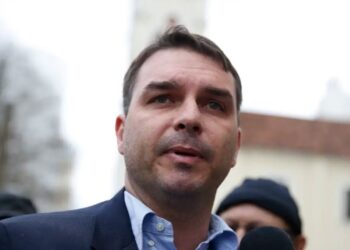 Flávio alerta para risco grave à saúde de Bolsonaro e reforça pedido urgente de cirurgia