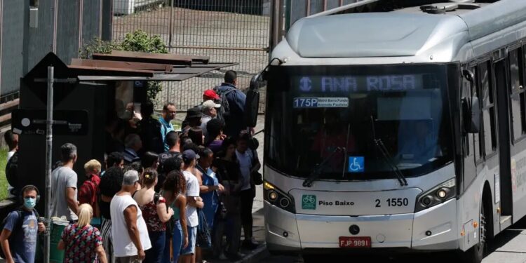 Greve de motoristas confirmada ameaça transporte e deve impactar mais de 100 mil passageiros