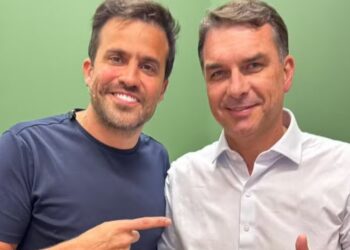 Pablo Marçal declara apoio a Flávio e afirma: "Bolsonaro que a gente sempre sonhou"