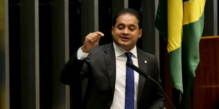 Senador Weverton Rocha entra na mira da PF em investigação sobre fraudes no INSS