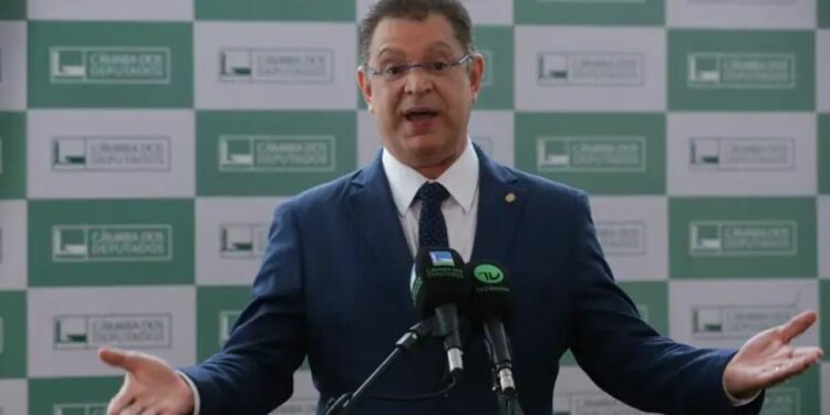 Sóstenes Cavalcante se pronuncia e explica de onde veio o valor de R$ 430 mil encontrado em hotel