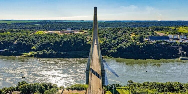Nova ponte entre Brasil e Paraguai é inaugurada com investimento de R$ 1,9 bilhão e promete acelerar as viagens entre os países