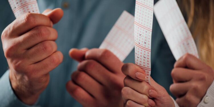 Aposta única ganha prêmio histórico de quase R$ 10 bilhões em loteria