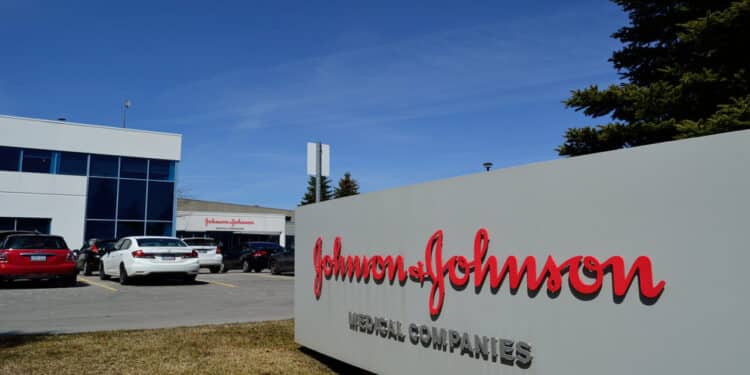 Justiça condena Johnson & Johnson a pagar R$ 8,3 bilhões a paciente