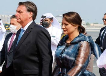Michelle anuncia que cirurgia de Bolsonaro terminou e revela estado de saúde do ex-presidente