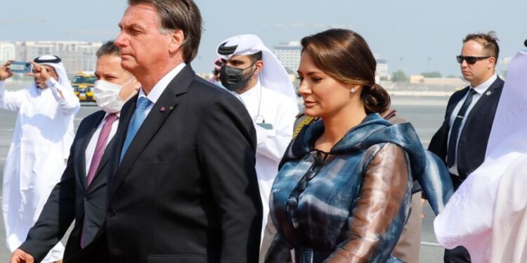 Michelle anuncia que cirurgia de Bolsonaro terminou e revela estado de saúde do ex-presidente