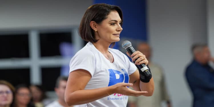 O livro levado por Michelle durante visita a Bolsonaro