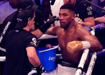 Famoso boxeador Anthony Joshua se envolve em grave acidente de carro com vítimas fatais