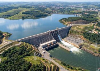 Decisão do TJMG impulsiona avanço na construção de nova barragem em Minas Gerais, essencial para manter o fluxo de produção na região