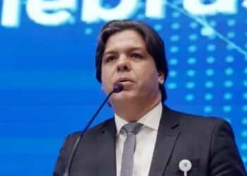 Ministro de Lula afirma que regulamentar redes é "prioridade" e governo avança na criação do texto