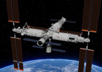 Primeira espaçonave tripulada chinesa volta vazia após enfrentar problemas durante a missão