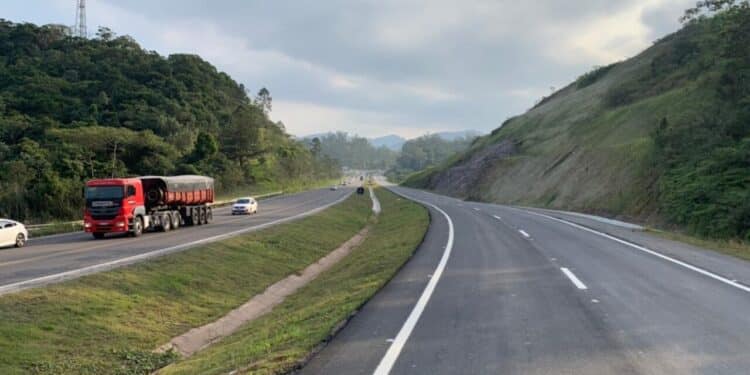 Mega investimento do governo federal de quase R$ 400 bilhões prevê leilão de concessão da BR-470 em 2026 e trechos devem ser modernizados