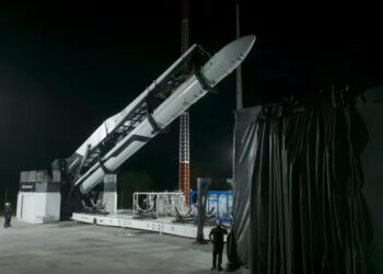 Tentativa de lançamento termina em explosão de foguete sul-coreano no Brasil