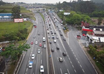 Megainvestimento de mais de R$ 600 milhões na Rota Sorocabana e Nova Raposo acelera obras estratégicas para ampliação de acostamentos e modernização completa da infraestrutura rodoviária