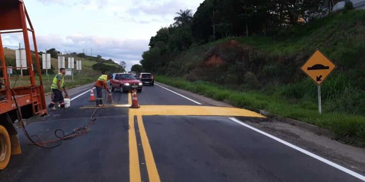 Investimento de R$ 15 milhões impulsiona obras na MG-290, gerando 1,3 mil empregos e viagens mais rápidas no Sul de Minas